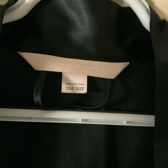 Victoria’s Secret Black Satin Women's Short Kimono Robe - Picture 2 of 3